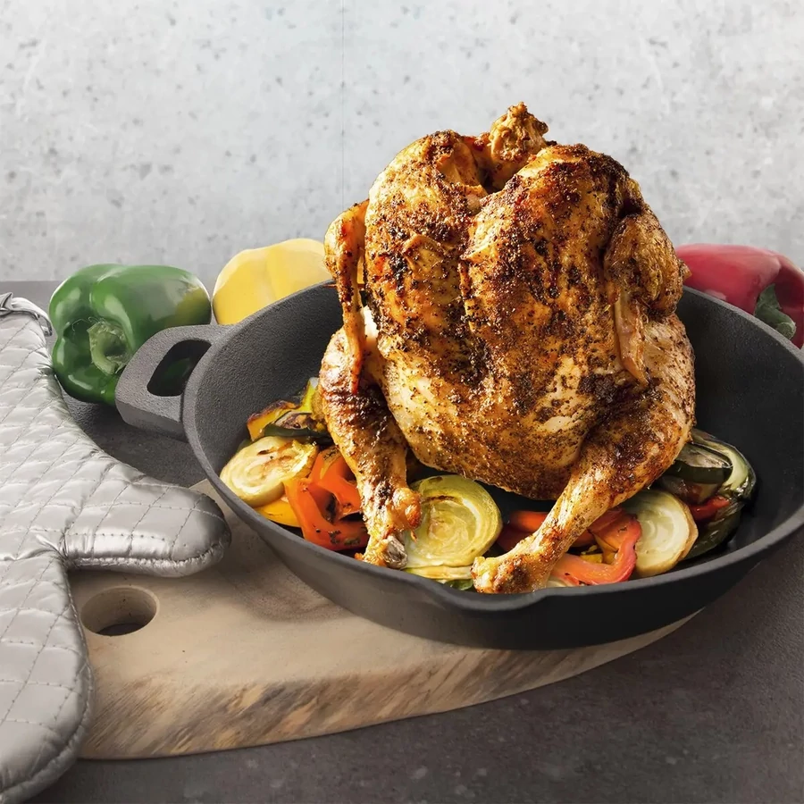 Liatinový pekáč so stojanom na kura